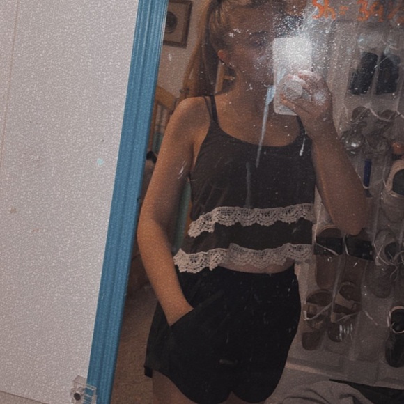Lace trim green crop top. - Picture 1 of 1